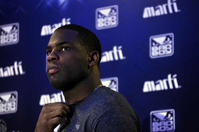 长春亚泰官方回应漏判红牌：其实我们可以在上海体育场全身而退.